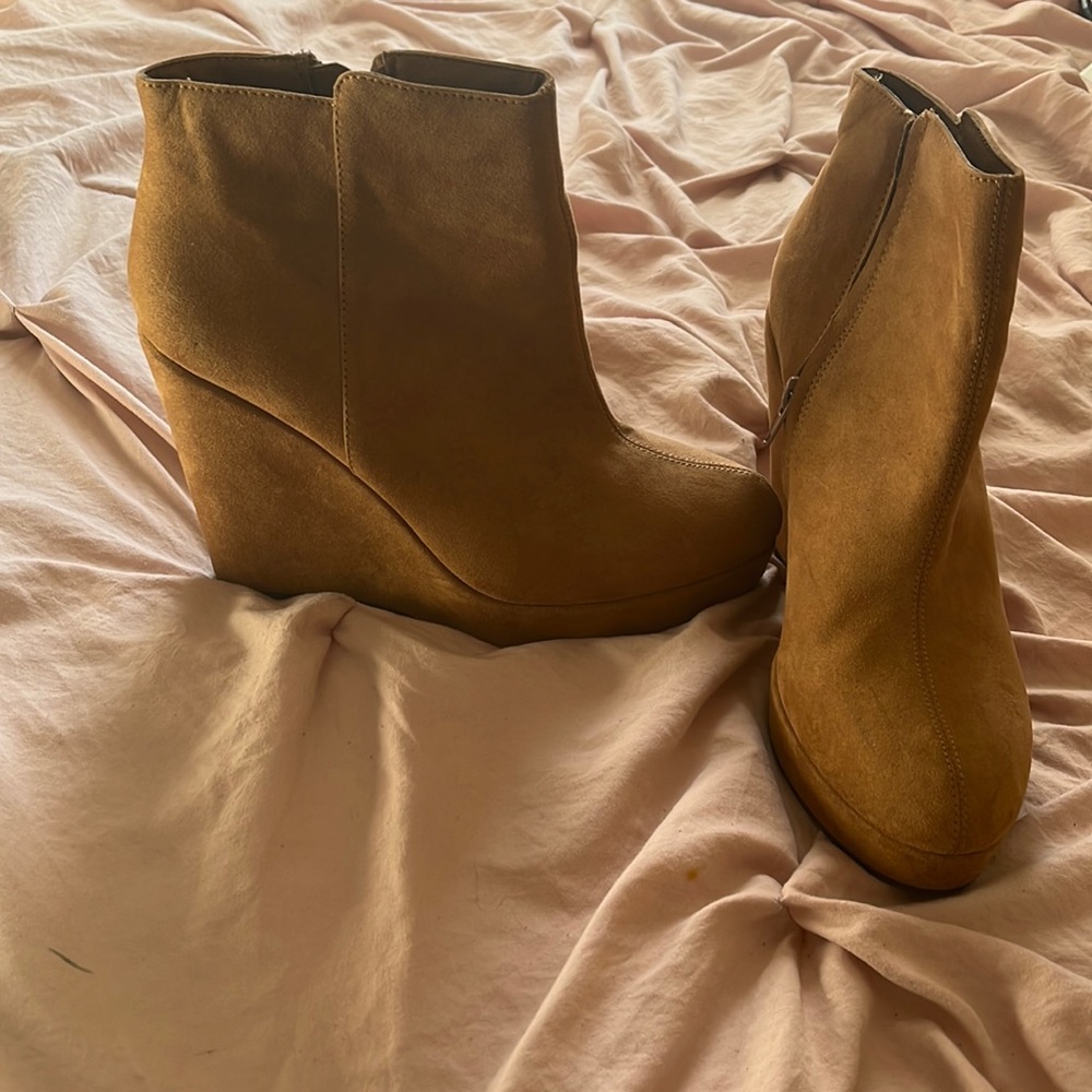 Like new wedges boots